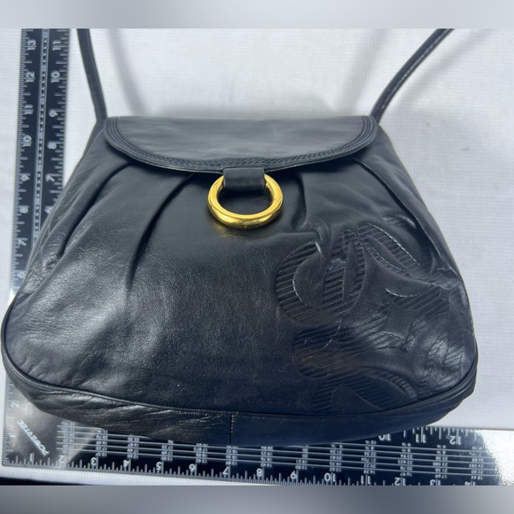 Vintage Loewe Black Leather Shoulder Bag with Embossed Anagram & Gold Ring - Picture 9 of 12